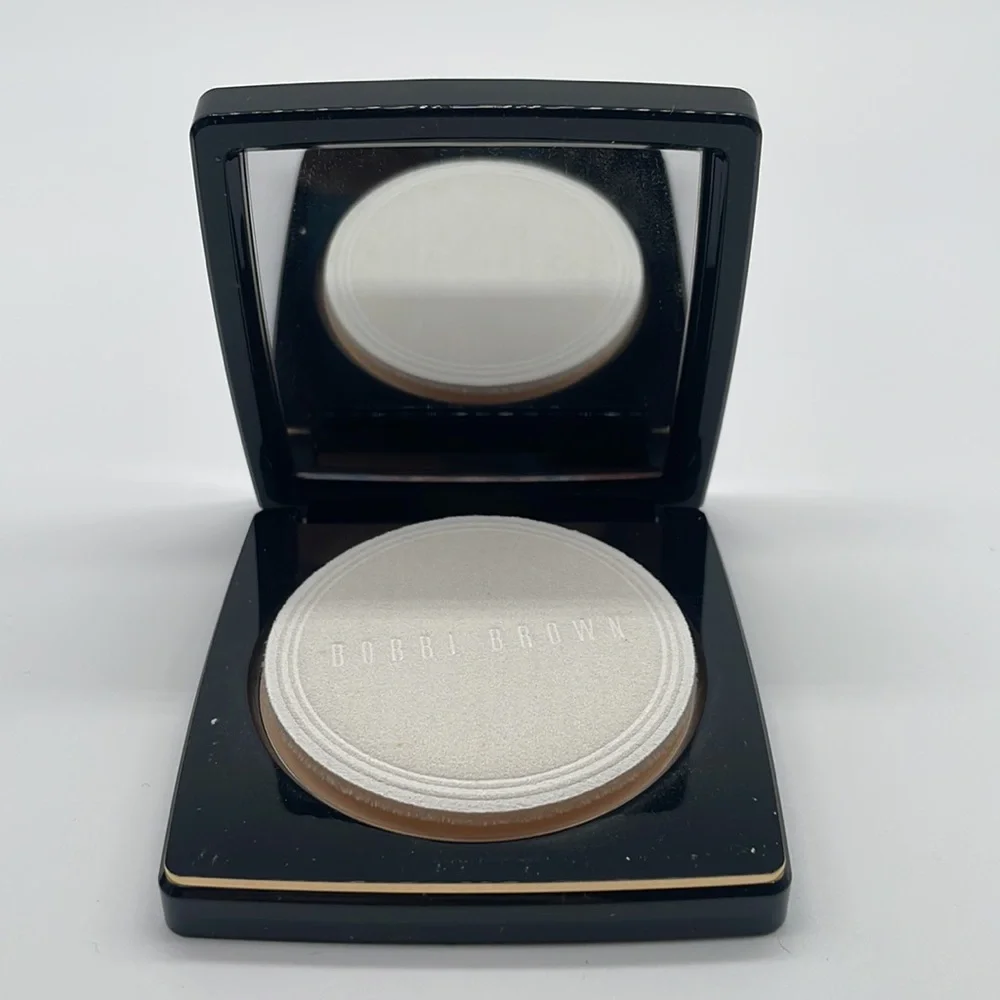 Bobbi Brown Sheer Finish Pressed Powder - 01 Pale Yellow